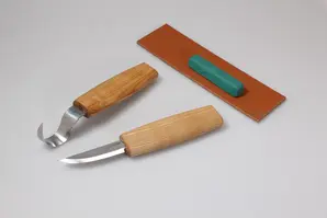 Spikkesett S01 til treskje mm. 2 kniver og slipeutstyr. Beavercraft
